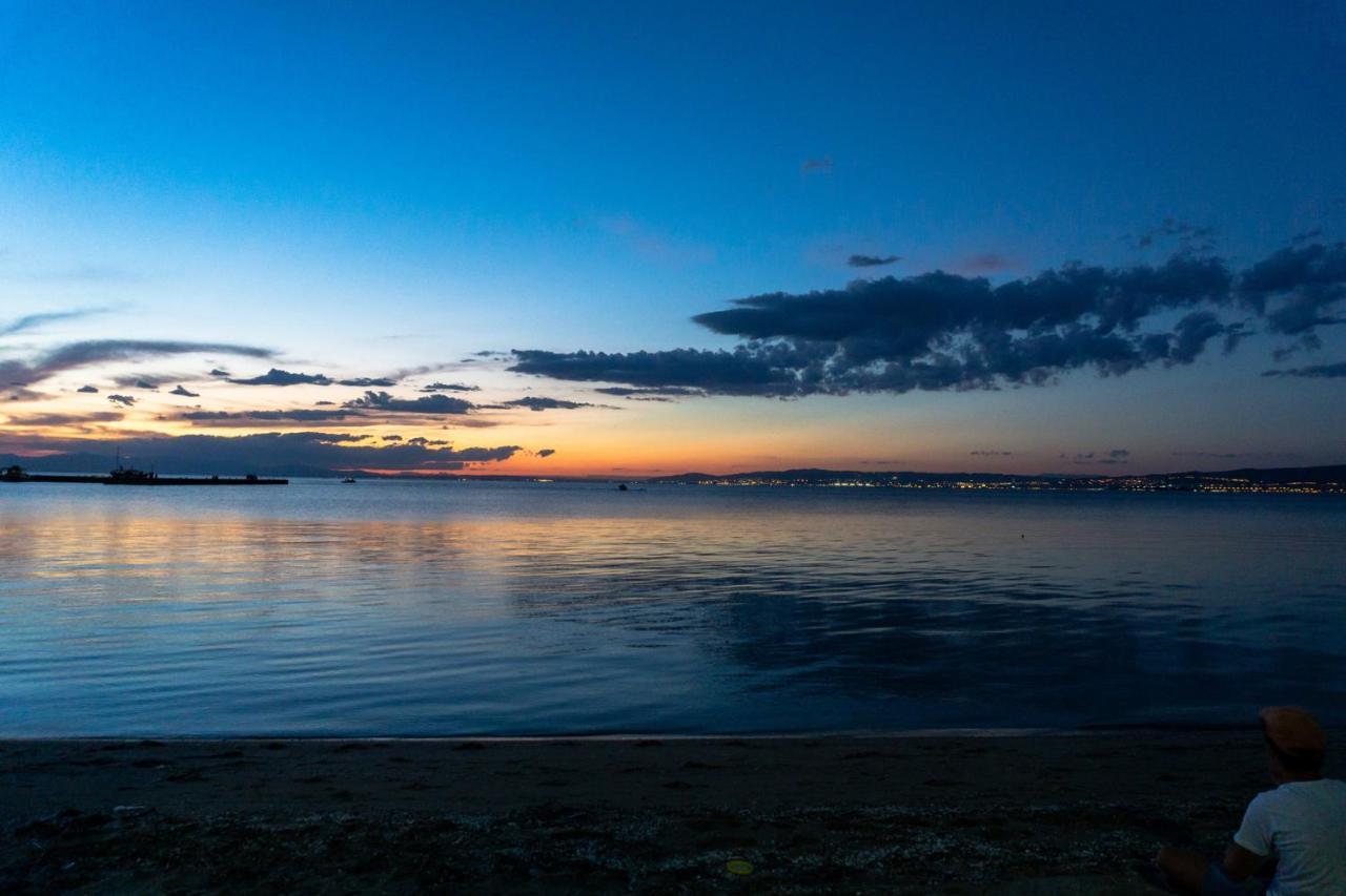 Irene Seafront Apartment Neoi Epivatai Bagian luar foto